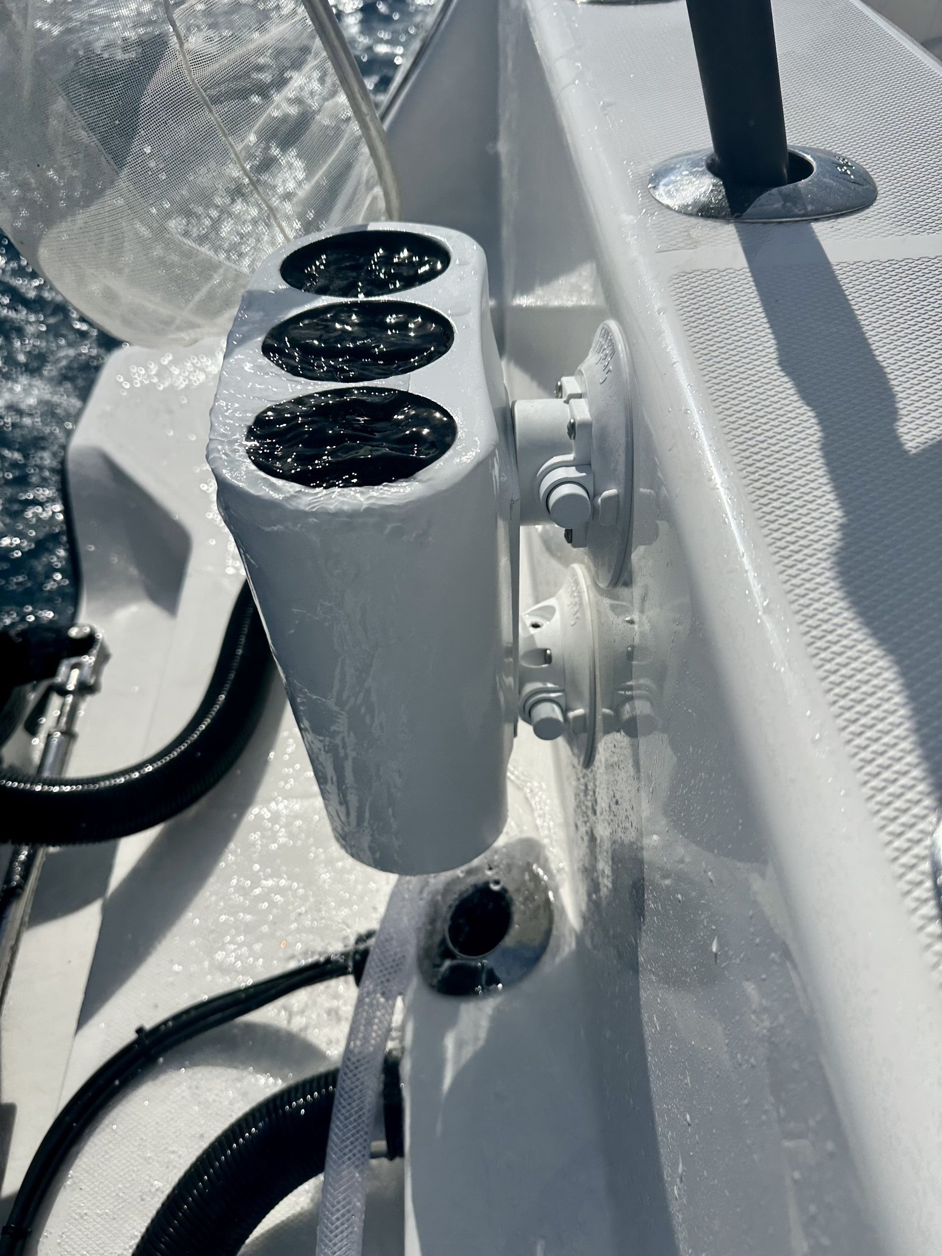 Bait_tube_ Mounting SeaSucker -R&R Tackle Co. | Premium Saltwater Fishing Tackle. Our live bait holding tubes come with a durable SeaSucker mounting option for the Small and Medium sizes. Ideal for any DIY project on your boat, this system is strong and secure, ensuring easy installation and maximum reliability.