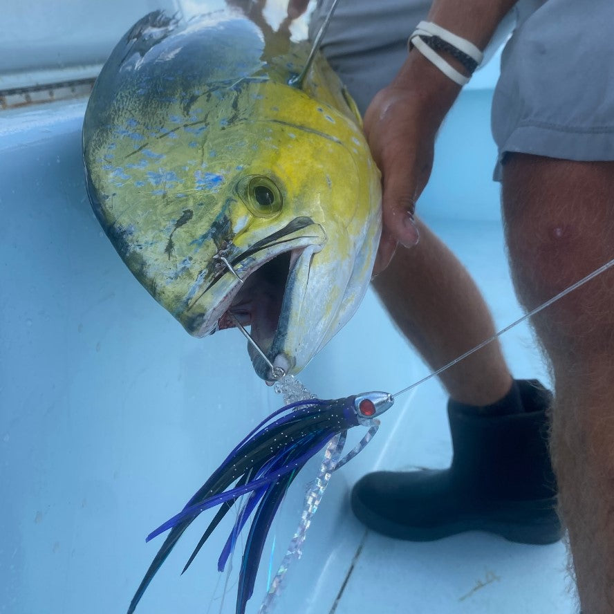 Tuna Magnet – Feathered Trolling Lure for Tuna, Mahi & Pelagic Game Fish