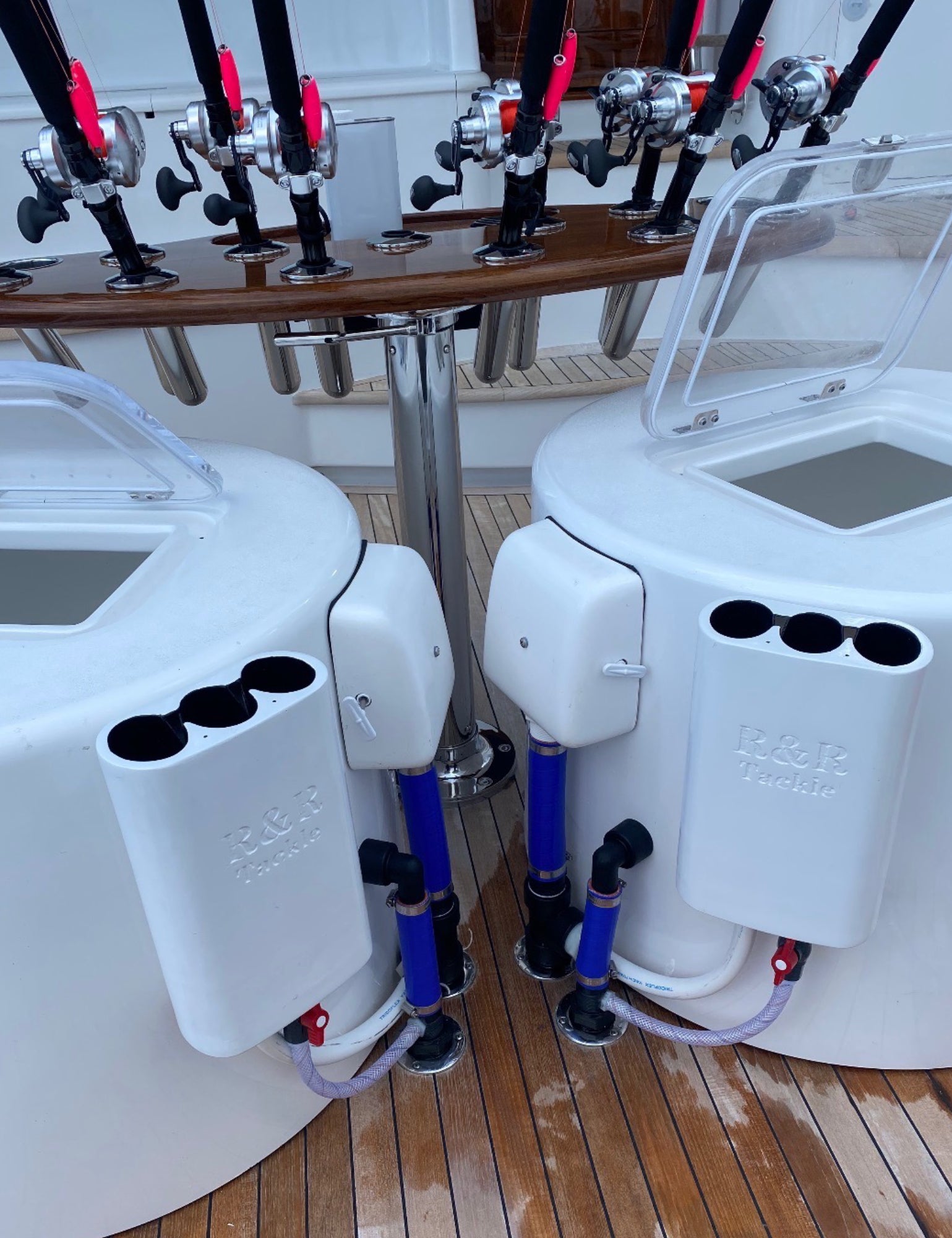 Bait Tube - R&R Tackle Co. | Premium Saltwater Fishing Tackle- Tubes for holding live baits, can be mounted on smooth surfaces with suction cups or an adjustable three-piece arm.