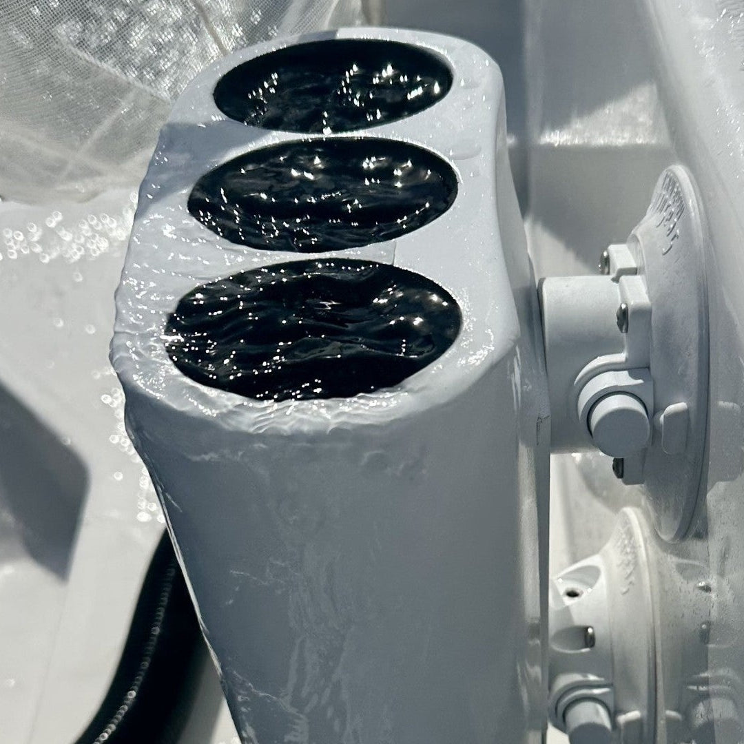 Bait_tube_ Mounting SeaSucker -R&R Tackle Co. | Premium Saltwater Fishing Tackle. Our live bait holding tubes come with a durable SeaSucker mounting option for the Small and Medium sizes. Ideal for any DIY project on your boat, this system is strong and secure, ensuring easy installation and maximum reliability.