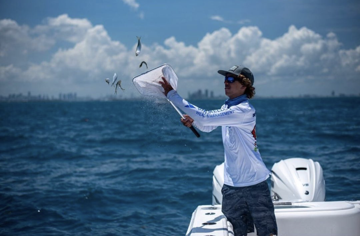 These bait nets are made with double layers of white fine mesh which help reduce slime coat removal and scare the fish less than black nets.  The double layer design extends the life of the net. The benefit this net offers over the wet net is less water resistance in the tank and less weight involved in the fish transfer, since this net does not retain water. Silver handles with plastic grip. Aftco miami offshore fishing 